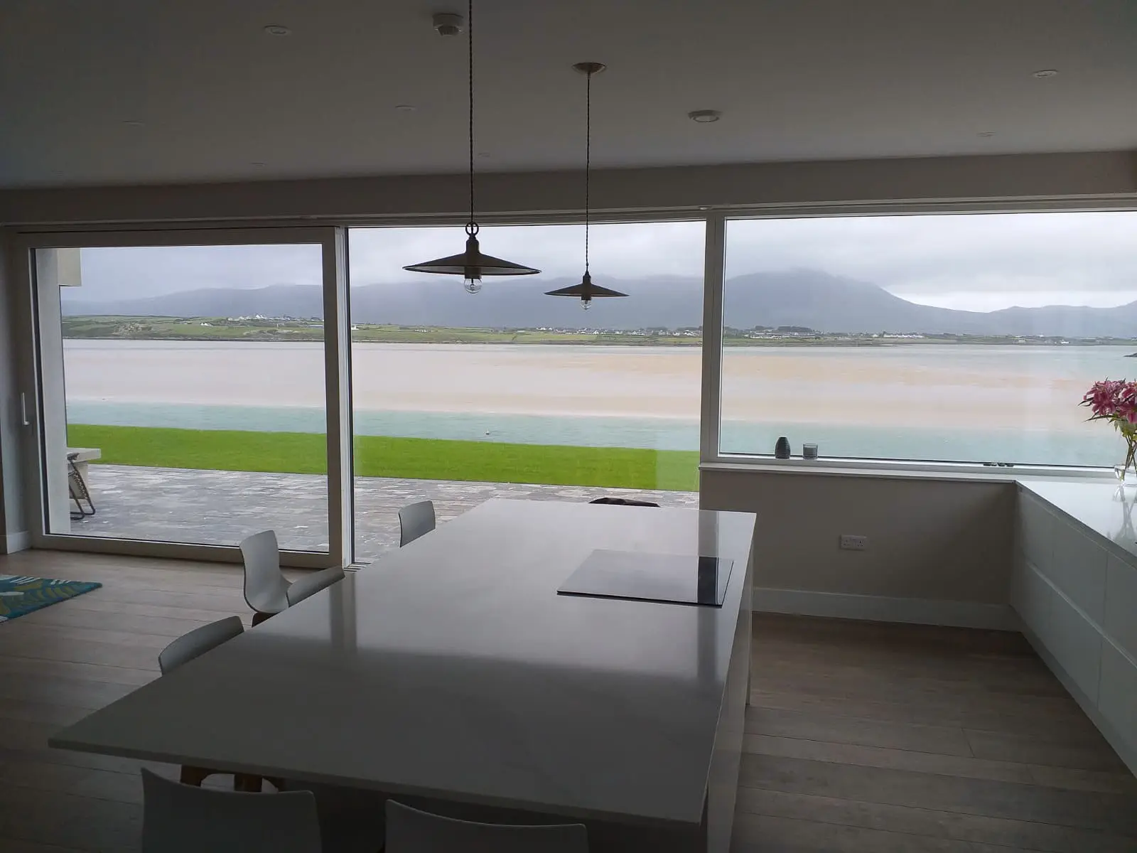 Co. Kerry estuary house, Co. Kerry: Internorm windows and doors